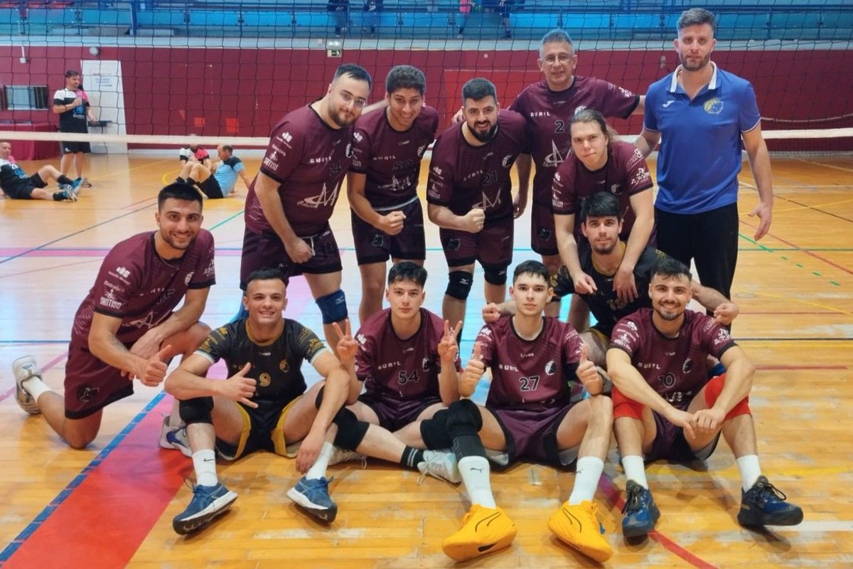 🔝 Parabéns ao Xiria Volei polo ascenso á 1ª División Nacional!
💙🏐 Gran torneo do @clubvoleibolbru e do <a href="/xabarinsvl/">Xabaríns Volei Lugo</a>, que conseguiron un gran terceiro e cuarto posto respectivamente.