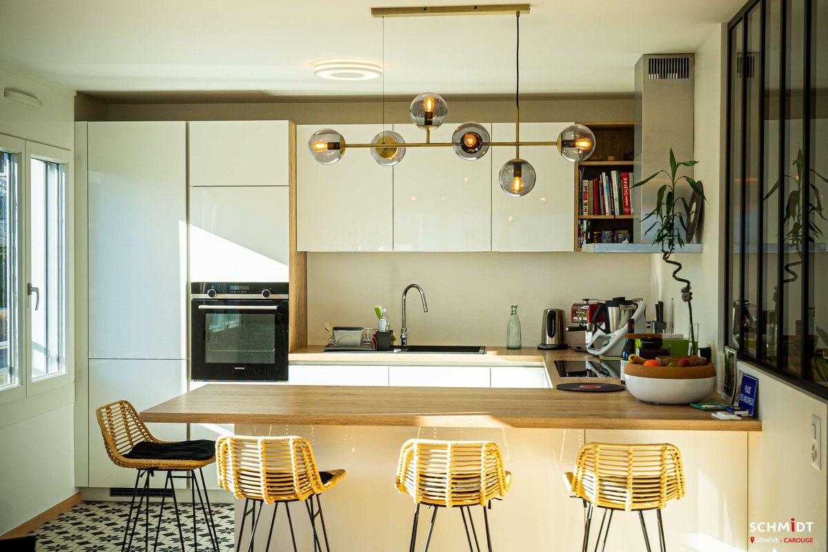 CarougeGeneve's tweet photo. Le mélange de la laque brillante et du bois veiné dans cette cuisine est élégant, moderne et chaleureux
#amenagementcuisine #cuisineblancheetbois #cuisinemoderne #facadesblanches #plandetravailbois #amenagementinterieur #schmidtgeneve #schmidtgenevecarouge #decocuisine #schmi ... https://t.co/jxqBSINvwX