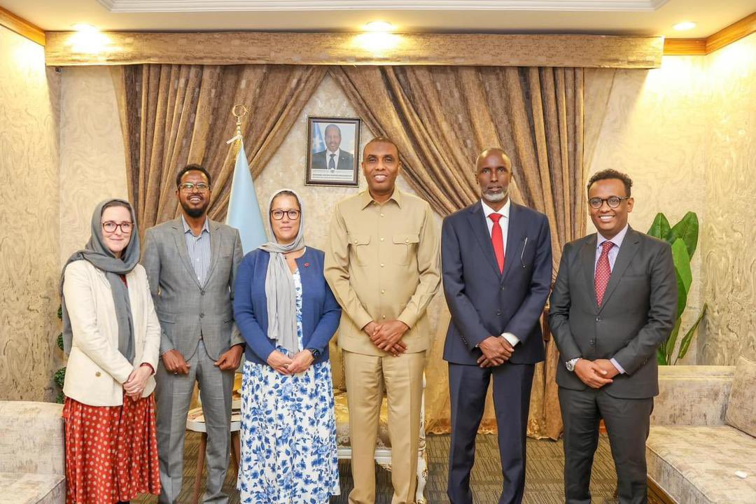 SaveChildrenSO's tweet photo. Save the Children and the Federal Government of Somalia have signed a Memorandum of Understanding (MoU) to establish a Directorate for Children’s Rights under the Office of the Prime Minister. https://t.co/958l3wxM31