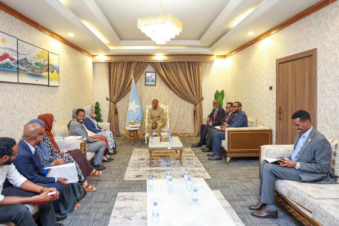 SaveChildrenSO's tweet photo. Save the Children and the Federal Government of Somalia have signed a Memorandum of Understanding (MoU) to establish a Directorate for Children’s Rights under the Office of the Prime Minister. https://t.co/958l3wxM31