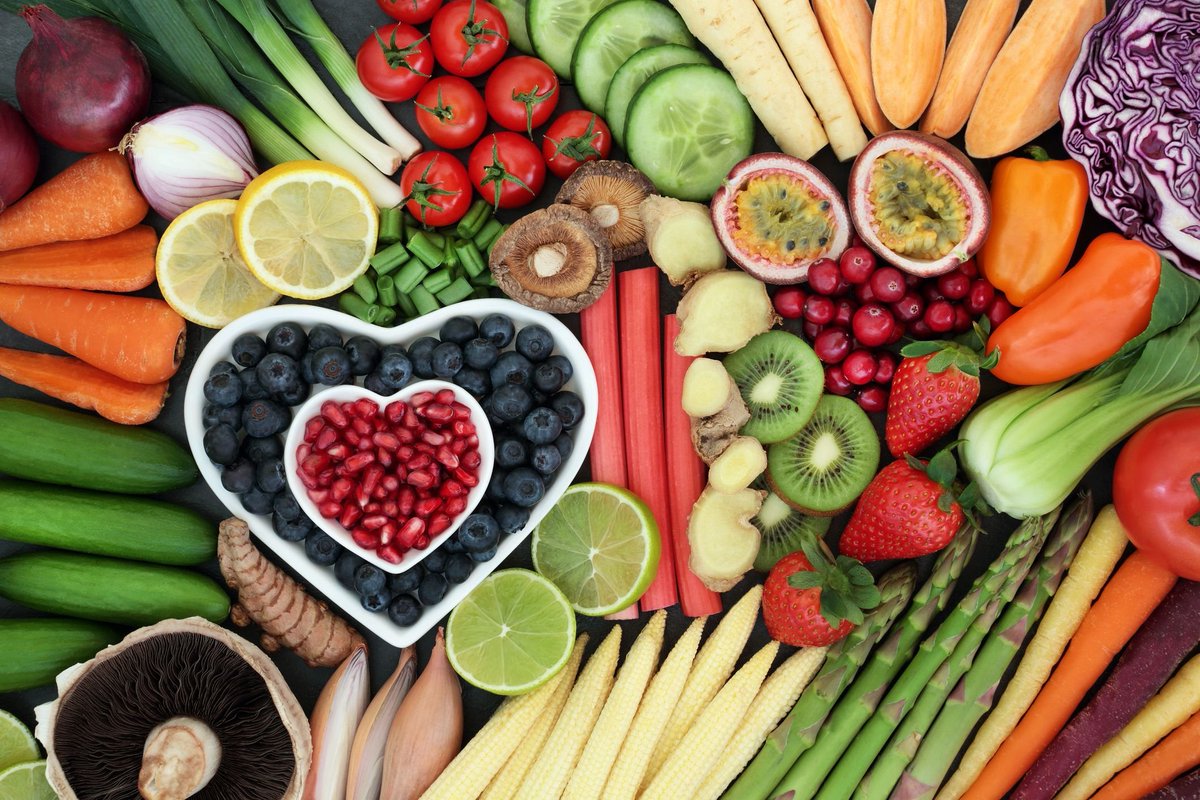 SEATINIUGANDA's tweet photo. This year's theme #BeyondTheTable highlights the farm-to-fork aspect of nutrition including sustainability efforts that include choosing foods that are good for your body and the environment.
#KnowWhatYouEat
#AdequateLiving https://t.co/CKrLRcOc14