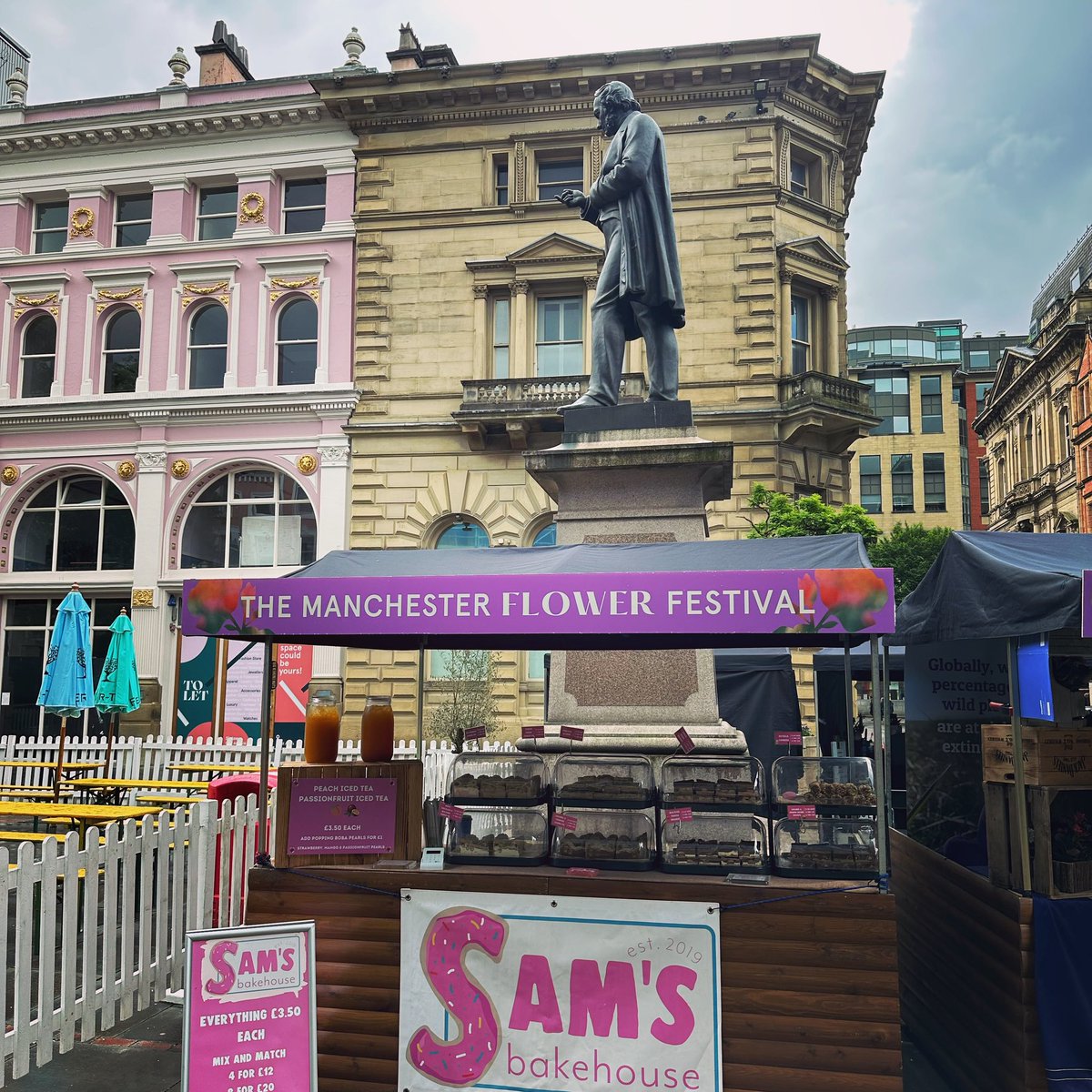 🌸It’s the last day of the Manchester Flower Festival!🌸 Find us in St Anne’s Square next to the statue 🙌🔥
