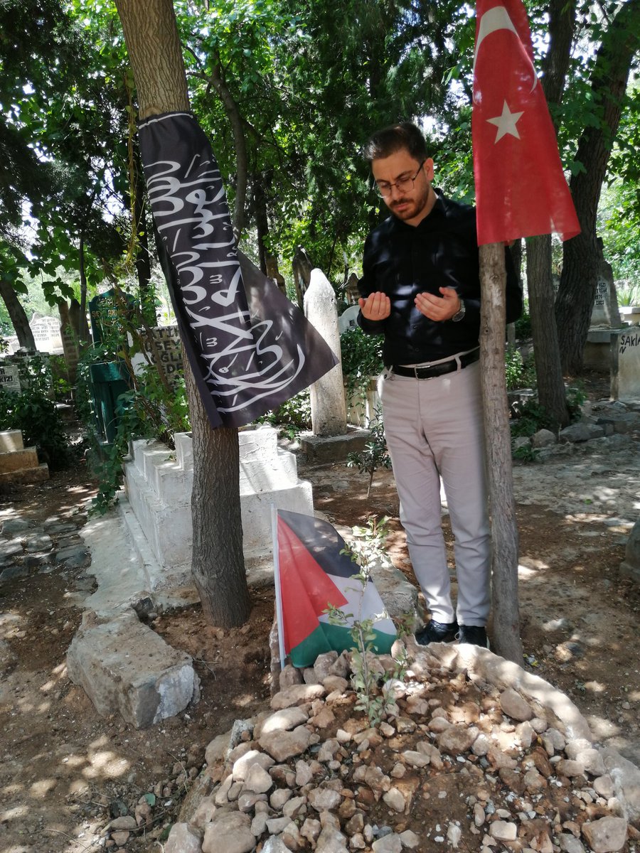 Kudüs şehidimiz Hasan Saklanan'ın kabri... Rabbim şehadetini kabul etsin.