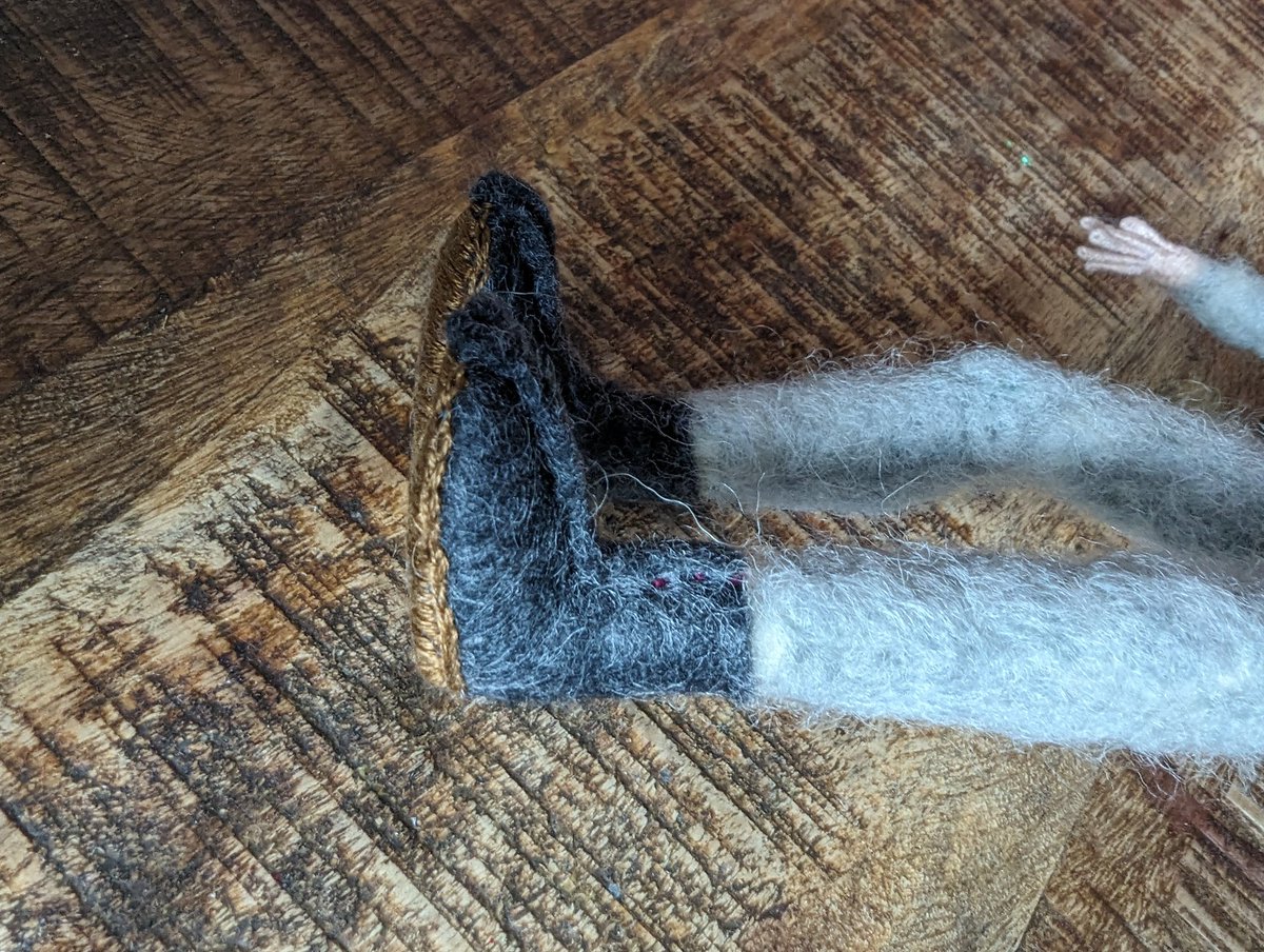 Halfpennytweets's tweet photo. New boots for a knight #folklore #stumpwork #lincolnshire https://t.co/5q1SQOAbm4