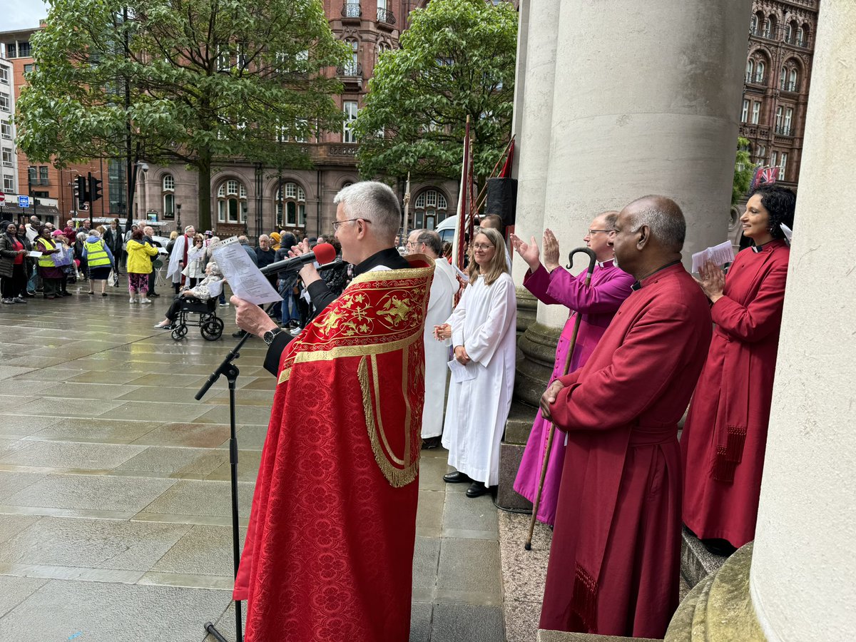 Great to be at Manchester & Salford Ecumenical Whit Walk celebrating the gift of the Holy Spirit 🕊️ @BishMiddleton @deanroggovender @GraceREThomas @matthewporteruk We marched from @ManCathedral to St Peter’s Square right in heart of Mcr Joined by @LordMayorOfMcr and @tanyaburch