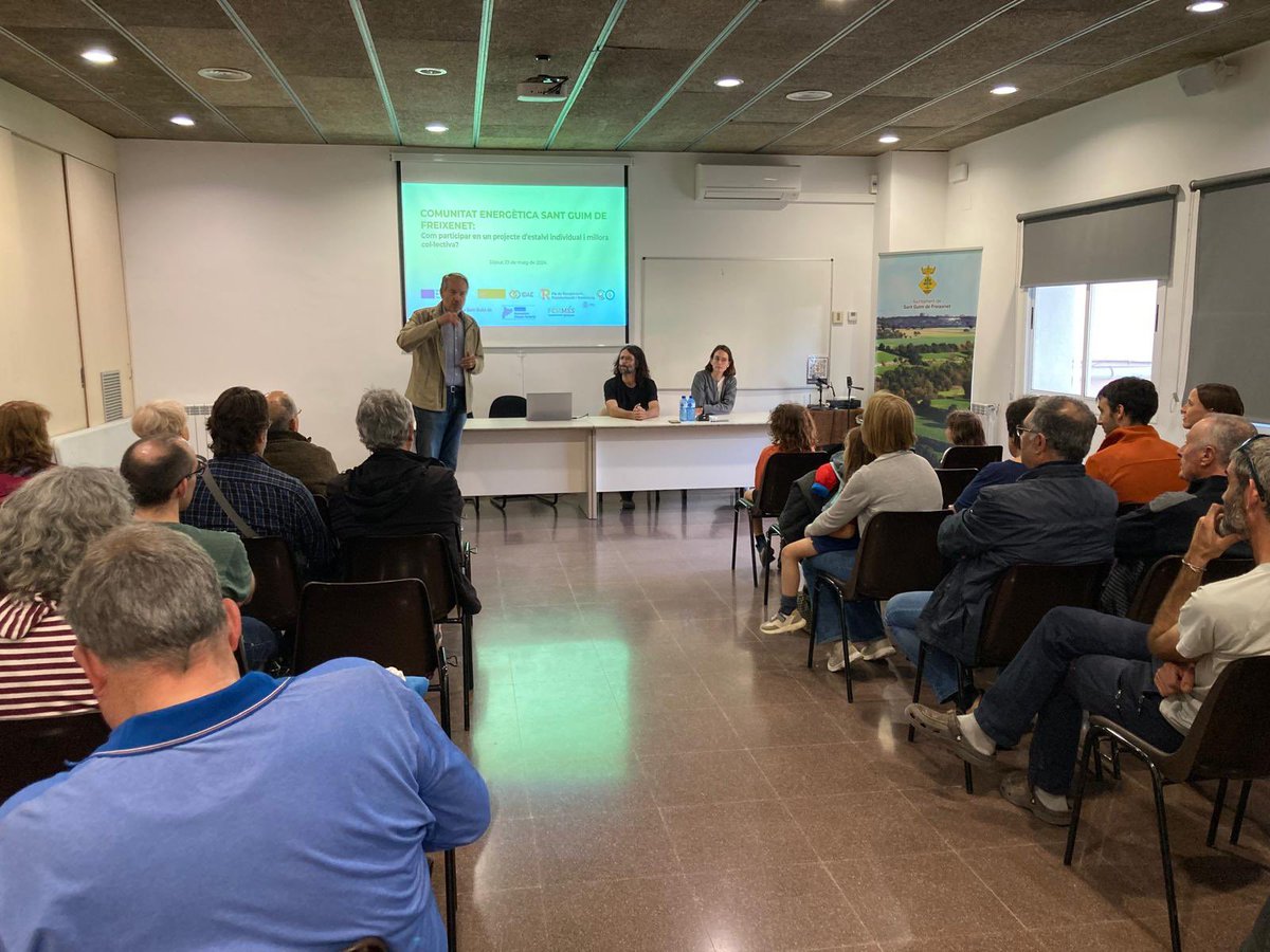 FemmesEnergia's tweet image. 👉🏼Dijous passat vam ser a Sant Guim de Freixenet explicant la iniciativa Comunitat Energètica local🌞 gràcies a a l’@ACMunicipis i a l’Ajuntament.
Seguim avançant en l’impuls de la transició energètica de manera democràtica i participada! 
#comunitatsenergetiques #otc #fmit