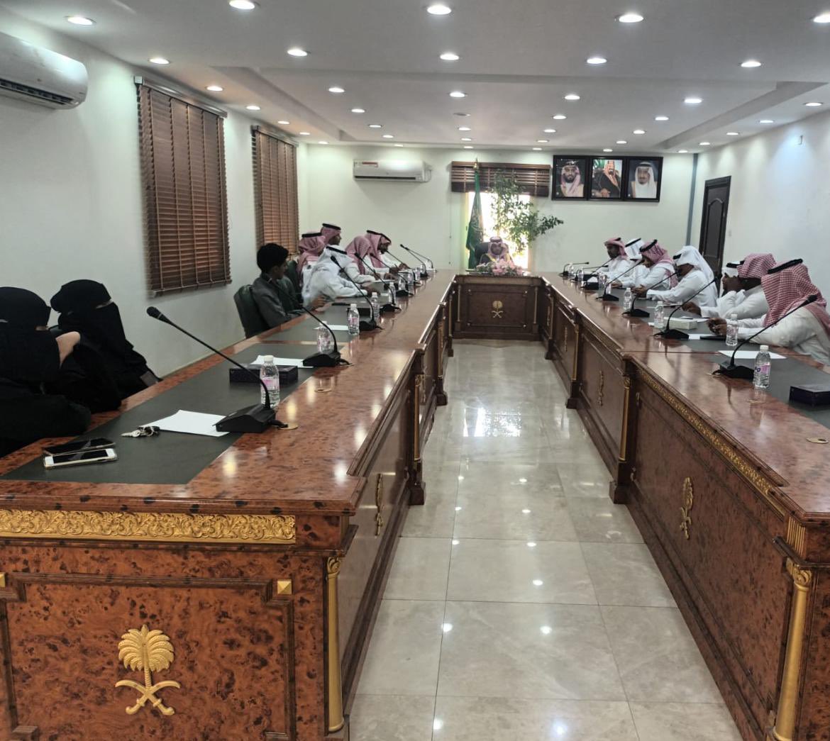 بناءً على توجيهات سمو امير المنطقة "يحفظه الله " عقد سعادة محافظ غامد الزناد الاستاذ / صقر بن عبدالعزيز بن رقوش اليوم الإثنين الموافق ٢٧/ ٥/ ٢٠٢٤م جلسة المجلس المحلي الثالثة في دورته الثالثه للعام ٢٠٢٤م بحضور جميع اعضاء المجلس وتم مناقشة المواضيع المدرجه بجدول اعمال المجلس