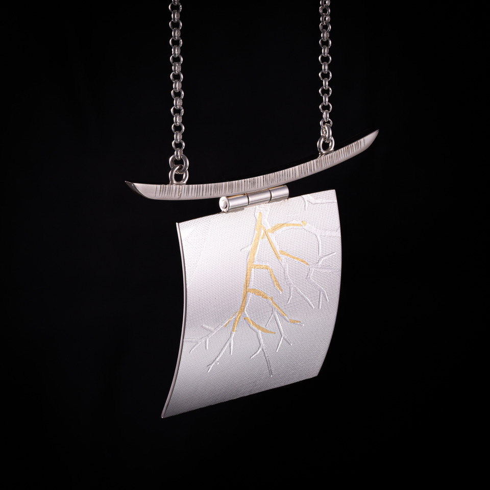 kunstkrant.nl - Kunstkrant kunstkrant.nl/nieuws/tentoon… 
Gerard Dekker – grafiek en tekeningen
en Eva Marit Edwardsen (NO) – “My Japanese garden”, sieraden