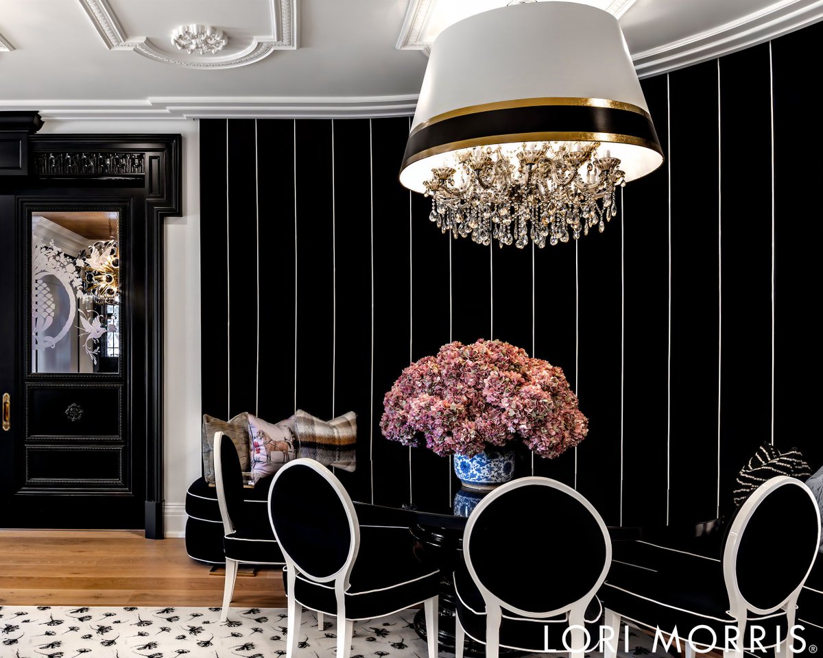 Pinstripe Opulence
❤️ 
#lorimorris #houseoflmd #luxurydiningroom #diningroom #diningroomreno #interiordesign #interiordecorating #home #architecture #luxuryinteriordecorating #luxuryhousedesign #highendinteriors #homedecorgoals #stylishhomes #roomsbylorimorris #interior