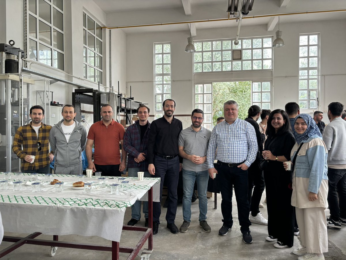 İnşaat Mühendisliği Bölümü olarak ilkini düzenlediğimiz "Mezunlarla Buluşma-Pilav Günü" etkinliğini 26 Mayıs Pazar günü gerçekleştirdik. Mezunlarımızın üniversite ile bağlarının kopmaması ve iletişimin sürdürülmesi adına atılan bu ilk adım bizler için çok değerli 🎈