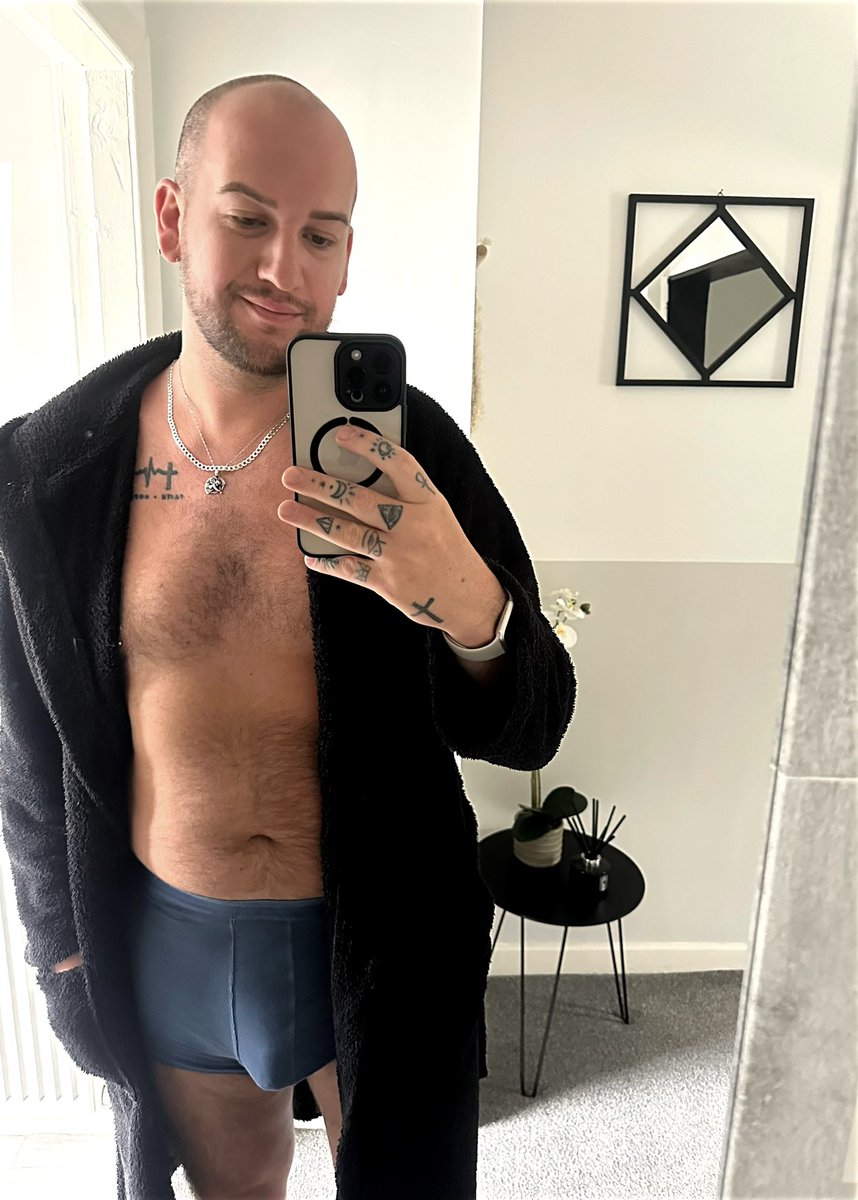 Happy Bank Holiday🤳

.

#gay #bankholiday #MondayMood #gayuk