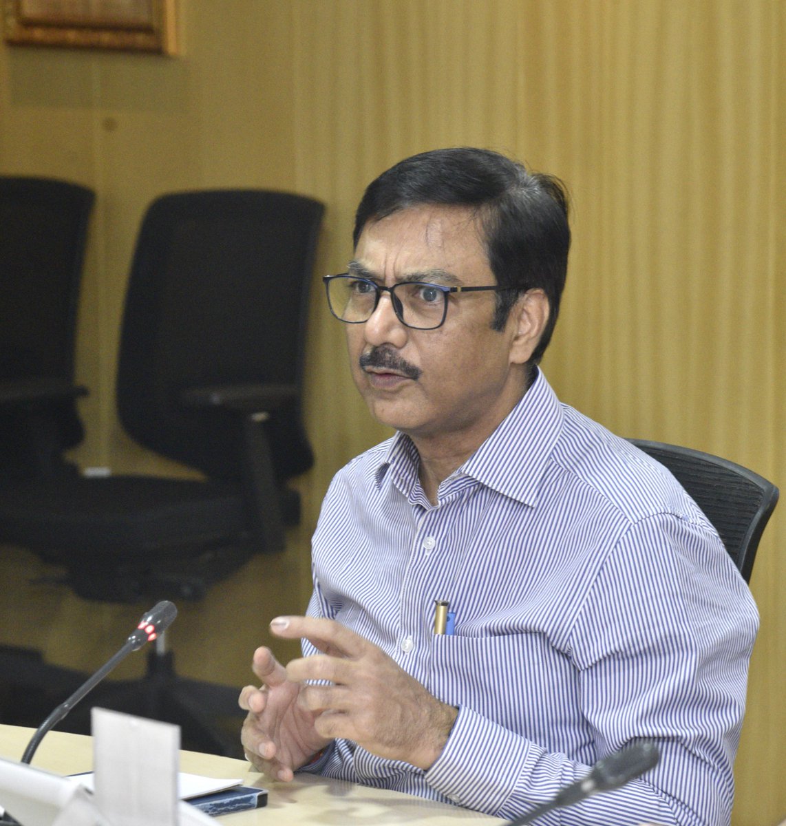Shri Arun Kumar Jain, General Manager, SCR holds a #Safety review meeting with Principal Heads of Departments at SCR Hqrs, Rail Nilayam, Secunderabad. Divisional Railway Managers attend through Video Conferencing