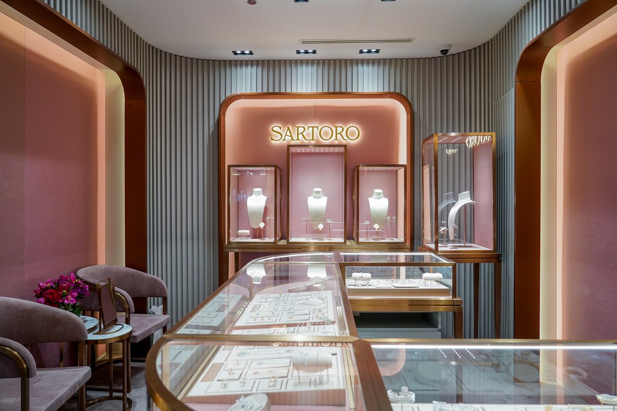 Maison Sartoro Genève dazzles at Al Fardan Jewellery’s boutique in Doha with their exclusive High Jewelry collection. Over three evenings, elite guests were captivated by the exquisite artistry and refined elegance of each piece. #MaisonSartoro #AlFardanJewellery