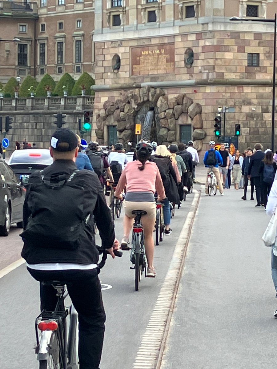 Ob Paris oder Stockholm, immer mehr Großstädte schaffen Platz fürs Radfahren und werden von der Bevölkerung mit mehr #Radverkehr belohnt.