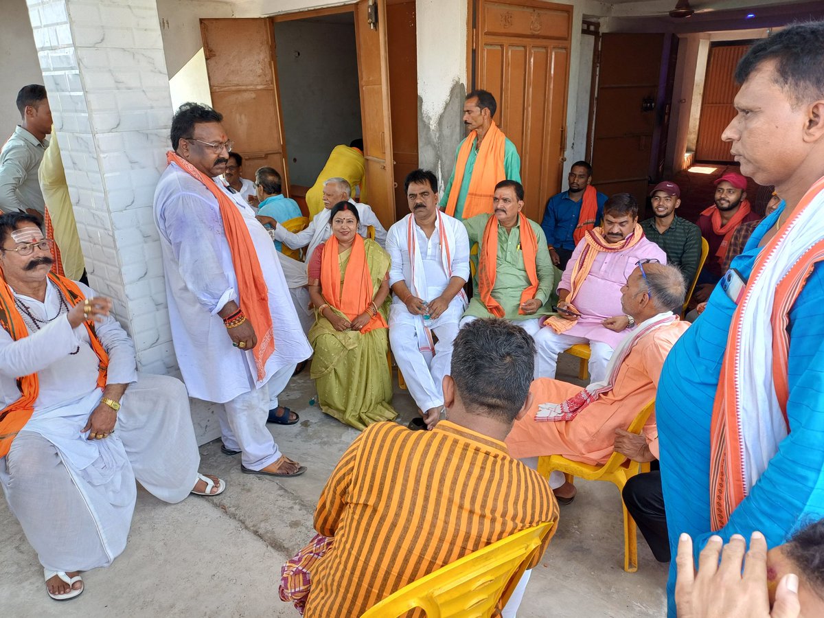 DharmshilaBJP12's tweet image. बक्सर की जन-जन की पुकार!
 फिर एक बार मोदी सरकार!
बक्सर लोकसभा क्षेत्र के अंतर्गत ब्रह्मपुर विधानसभा के प्रधान कार्यालय में देव तुल्य कार्यकर्ता के साथ संवाद कर एनडीए समर्थित उम्मीदवार श्री Mithilesh Kumar Tiwari  जी के समर्थन में वोट मांगने के लिए आह्वान किए। 
#MyFirstVoteForModi