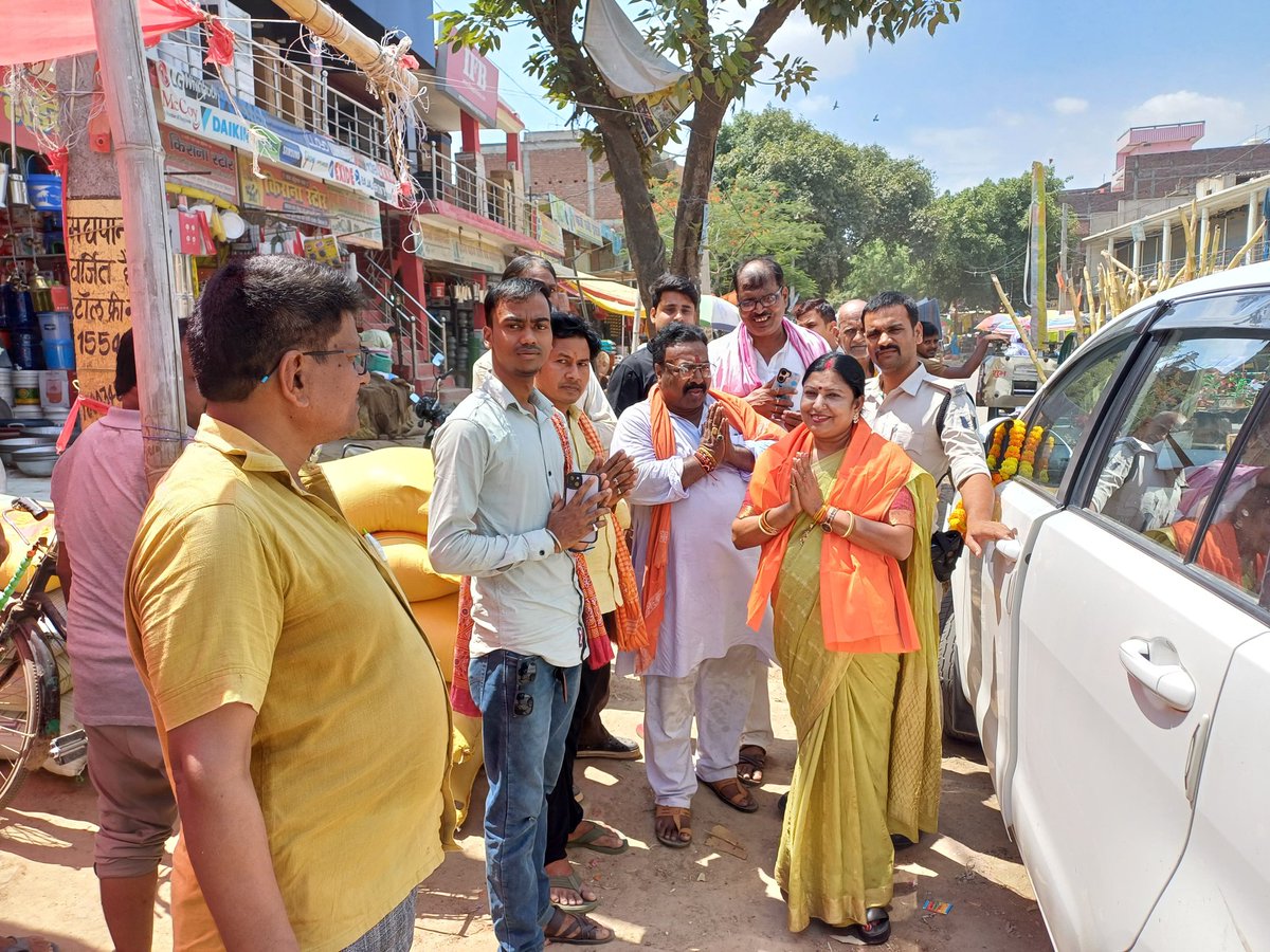 DharmshilaBJP12's tweet image. बक्सर की जन-जन की पुकार!
 फिर एक बार मोदी सरकार!
बक्सर लोकसभा क्षेत्र के अंतर्गत ब्रह्मपुर विधानसभा के प्रधान कार्यालय में देव तुल्य कार्यकर्ता के साथ संवाद कर एनडीए समर्थित उम्मीदवार श्री Mithilesh Kumar Tiwari  जी के समर्थन में वोट मांगने के लिए आह्वान किए। 
#MyFirstVoteForModi