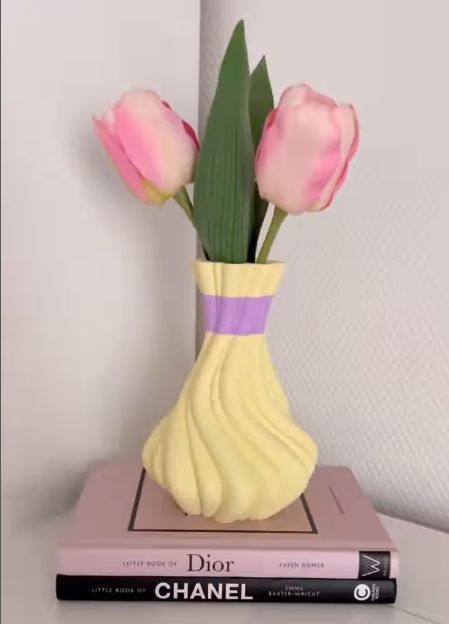 Let’s print this beautiful vase in FUZZY skin! 

👨🏻‍💻Designer: skip_per07
🖨️Printer: Prusa MK4
🙋🏻‍♀️Print by _coco3d_
💻File: thangs3d and makerworld 

🧵Filament: @esun3dprinting Lilac matte pla & Yellow matte pla 

#3dprinting #3dprinter #3dprinted #3dprint