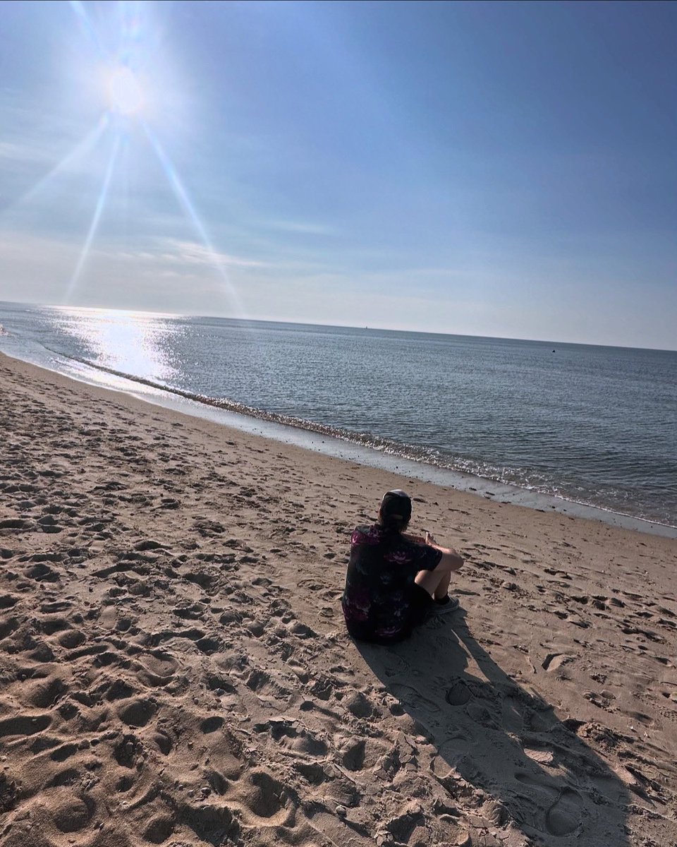 To all our soldiers, who protect and serve this wonderful country of ours, that allow us the simple freedoms we may take for granted everyday, like this simple act of just sitting on a beach. May we never forget. Thank YOU for your service. 🙏❤️. #memorialday #hooah