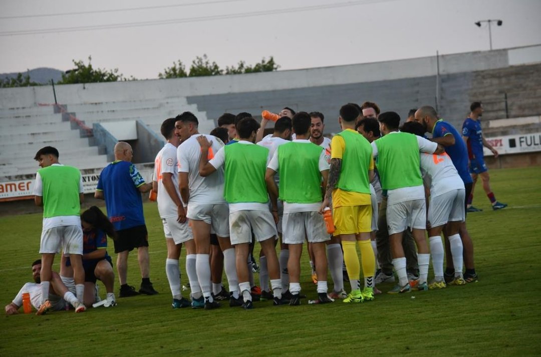 JordiGibertCano's tweet photo. Hacer playoff es bonito, hacerlo en el equipo de tu 🧡 se me hace difícil de describir con palabras, y más si lo haces contra todo pronóstico y con la personalidad que demostramos ayer. No puedo estar más orgulloso de jugadores, CT y afición (q ayer ganó por goleada) GRACIAS 👏🏻 https://t.co/mfidpznxBi