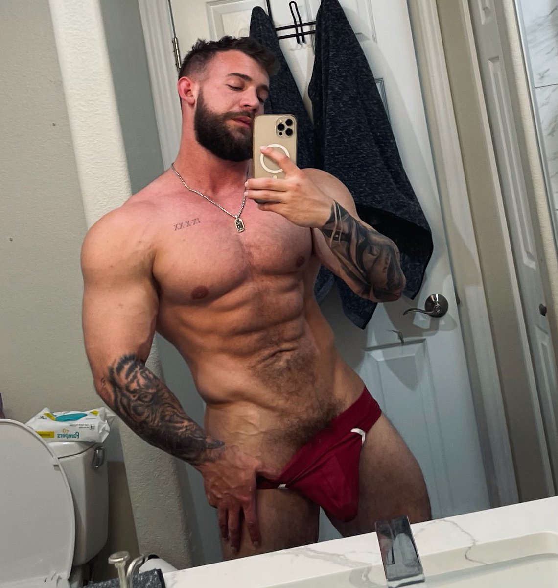 Sending my nudys to anyone who replies “hi daddy” ;)