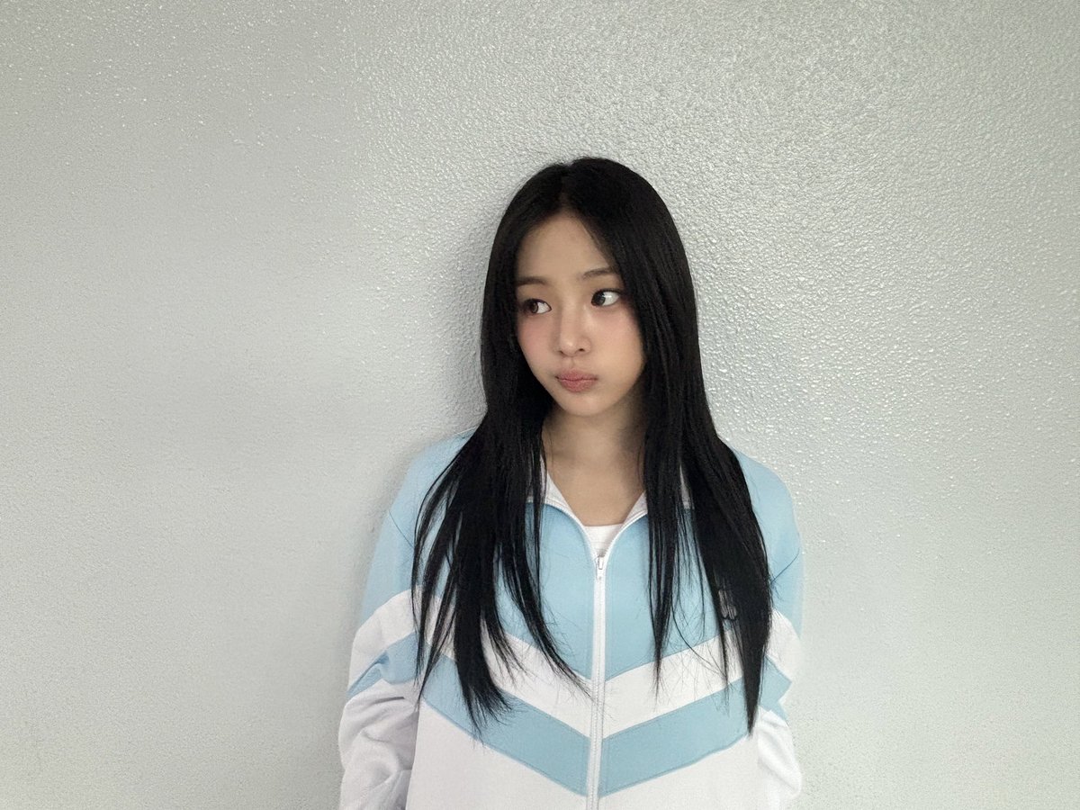 NewJeans_twt's tweet photo. [#뉴진스 #NewJeans #민지 #MINJI]

희수야! 나랑 같이 점심 먹을래…?☺️ https://t.co/QUcWud4OMl