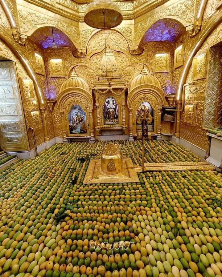 9600 mangoes for Babulnath in Mumbai. #Bhagvan Bholenath resides in the heart of over four billion people on the planet. This is the #mango festival at Babulnath in #Mumbai. He is the Ishtadev of South #Mumbai. #rudra 

The Original Atlas: A Seeker's guide a.co/d/h7gvcWa