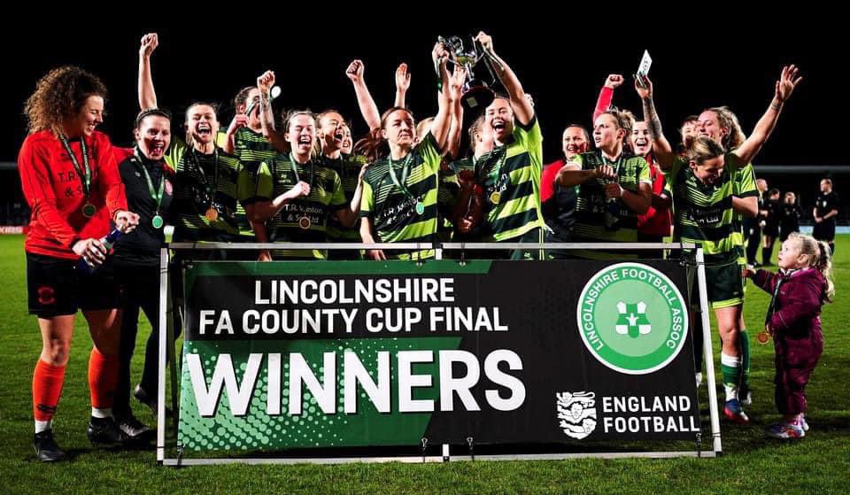 𝑯𝑨𝑽𝑬 𝒀𝑶𝑼 𝑬𝑽𝑬𝑹 𝑾𝑶𝑵 𝑻𝑯𝑬 𝑻𝑹𝑬𝑩𝑳𝑬

🏆🤍

Yesterday we picked up the league cup trophy as well as picking up the league trophy as well at the presentation evening! 

#TheWhites