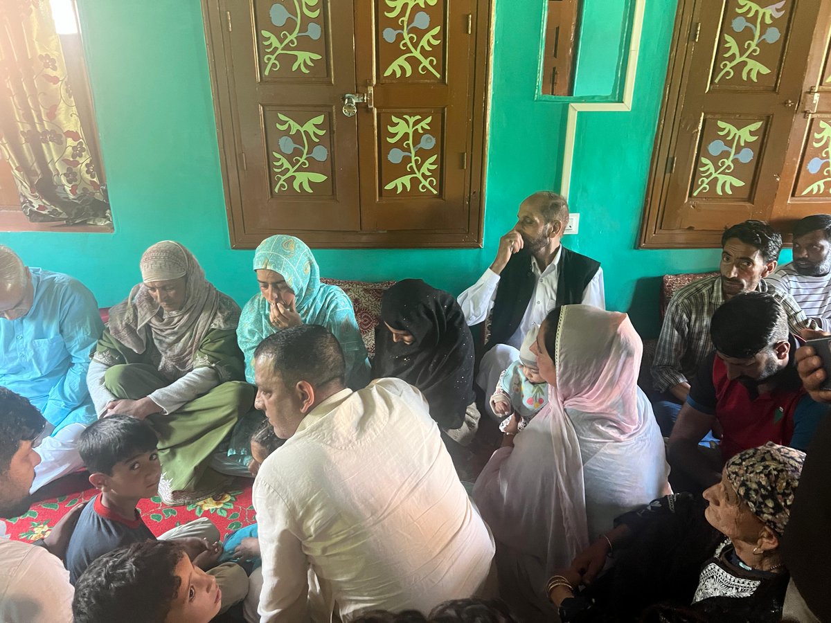 J&K BJP General Secretary (Org.) Sh. @AshokKoul59 visited the residence of BJP leader & Former Sarpanch Late Ajaz Ahmad Sheikh who was killed by the terrorist in Shopian, Kashmir and expressed grief and condolences with the family members.