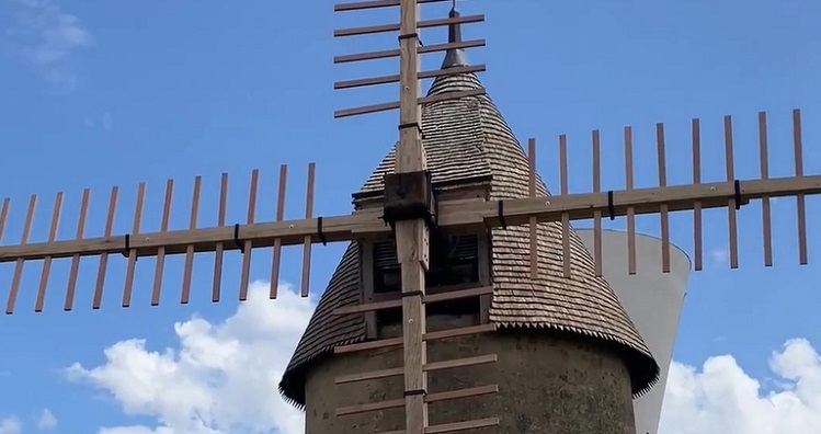 #DeuxSèvres. Le moulin de Vrines a retrouvé ses ailes, dont il était orphelin depuis 2015.
→ bit.ly/4aAIrhk