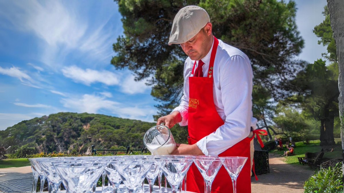 Storysharing en los Jardines de Santa Clotilde by <a href="/amarguracultura/">Amargura Cultura</a>
"Daiquiri Matusa" con <a href="/ronmatusalem_/">Matusalem</a> 15 años, receta original de 1954, para el 𝐈 𝐒𝐞𝐦𝐢𝐧𝐚𝐫𝐢𝐨 𝐢𝐧𝐭𝐞𝐫𝐧𝐚𝐜𝐢𝐨𝐧𝐚𝐥 𝐝𝐞 𝐀𝐫𝐜𝐡𝐢𝐯𝐨𝐬 𝐲 𝐓𝐮𝐫𝐢𝐬𝐦𝐨.
📷by Tito Llorca
#daiquiriacademy #mylloret