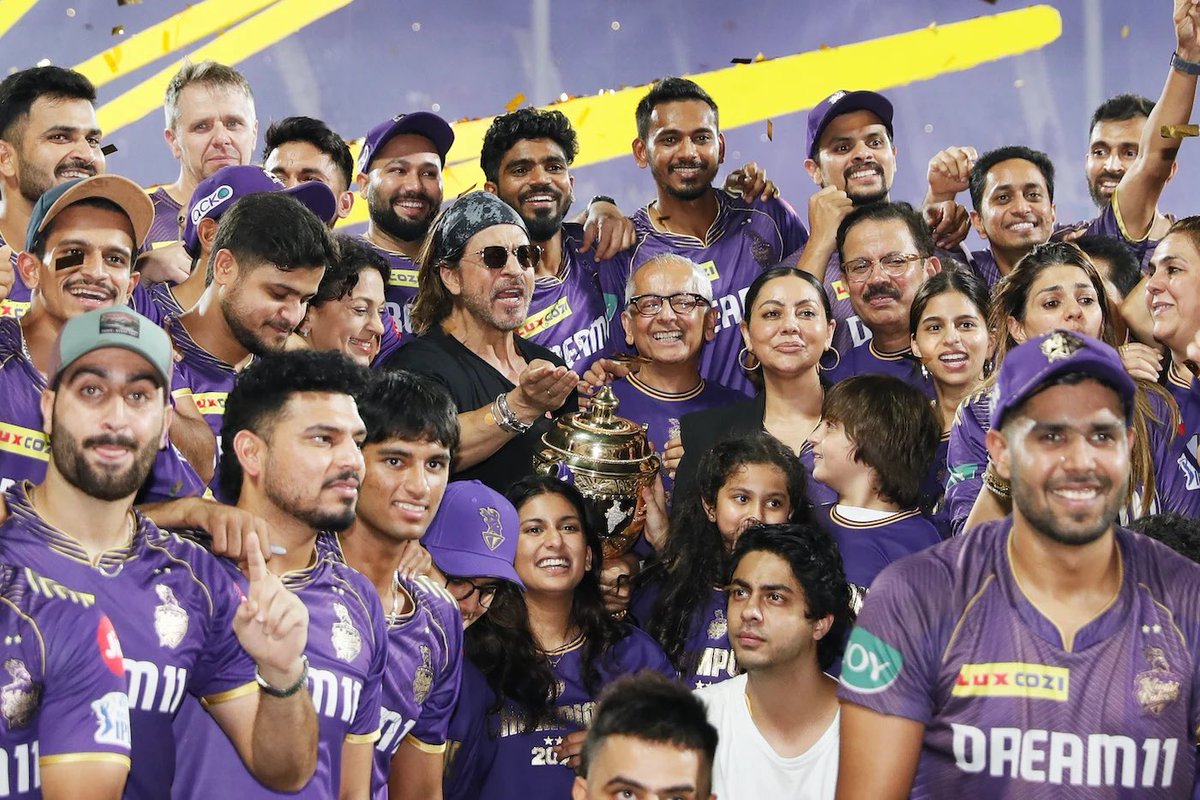 Riteishd's tweet photo. Huge congratulations my dearest @iamsrk on this stupendous victory… what an incredible tournament @KKRiders have had !!! Truly deserve to be champions!! All the players &amp; the supporting team members.. take a bow!! You are just looking like a WOW !!! https://t.co/BzAo6itOL4