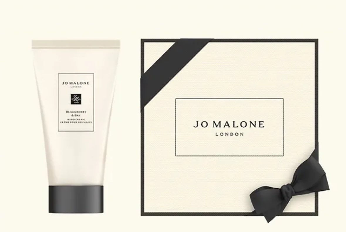 제가 작년에 많이 힘들었는데, 배우님의 뮤지컬을 보면서 스트레스도 풀고 정말 많이 행복해졌어요! 그래서 제 삶의 이유가 되어주신 전동석 배우님의 결혼을 진심으로 축하하는 의미에서 알티이벤트를 열려고 합니다❤️
-연뮤덕 한정
본진 결혼식 당일 추첨을 통해 한분께 드릴게요😍