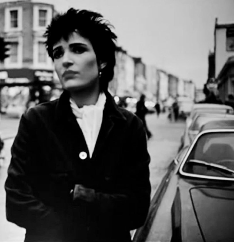 A big Happy Birthday to the enigmatic Susan Janet Ballion, AKA Siouxsie Sioux, born on this day in 1957. 📷 Ladbroke Grove, 1977, by Kate Simon. @NewWaveAndPunk @GCPunkNewWave #Punk #NewWave
