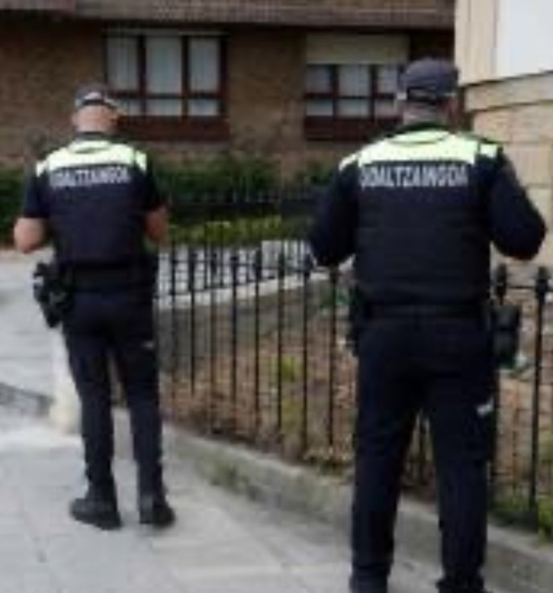 5 MENAS magrebíes asesinan a un chico de 23 años en Getxo, asestándole varias puñaladas. El chico que intentó escapar del ataque en el barrio de Algorta se tropezó y cayó al suelo. En ese momento uno de los magrebíes lo apuñaló varias veces …Van armados y son un peligro social🤦‍♂️