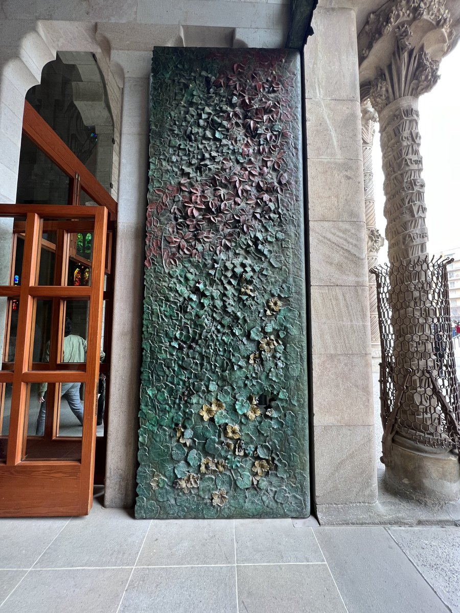 Puertas de La Sagrada Familia, Barcelona. Obra del artista japonés Etsuro Sotoo.