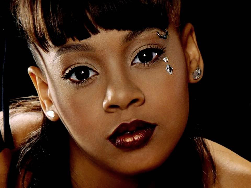 LisaLFoundation's tweet photo. Happy Birthday Lisa! She would have turned 53 today. We all miss and love you so very much!  ❤️🎈🎈🎈👼💫✨💞🙏🕊️#Birthday #LeftEyeBirthday #LisaLopesFoundation #LeftEye https://t.co/jqe2wCQGNM