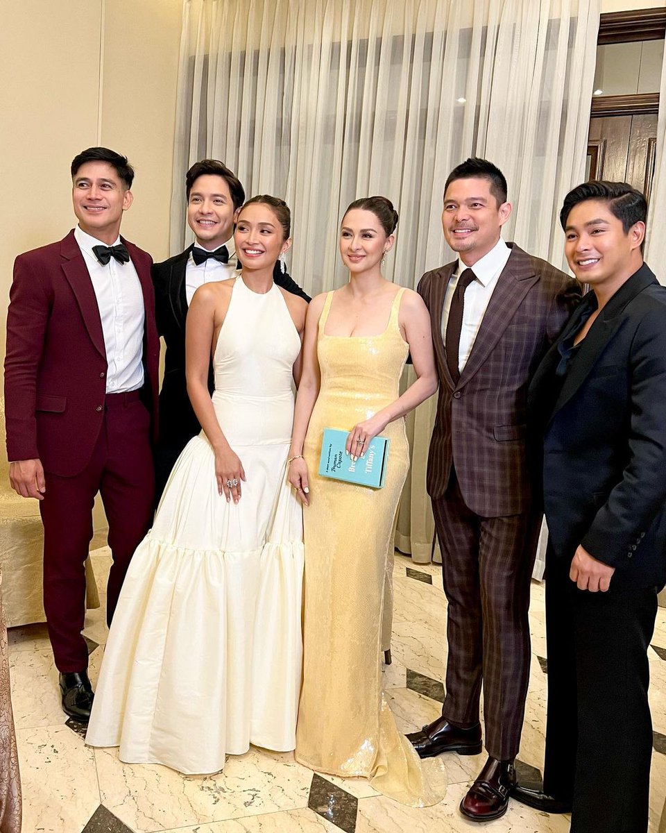 PH SHOWBIZ ROYALTIES IN ONE FRAME 👑 LOOK: Piolo Pascual, Coco Martin, Alden Richards, Kathryn Bernardo, Dingdong Dantes, and Marian Rivera delight fans as they pose for a photo together during the 72nd FAMAS Awards night on Sunday, May 26. | 📷: Martin/Instagram READ MORE: