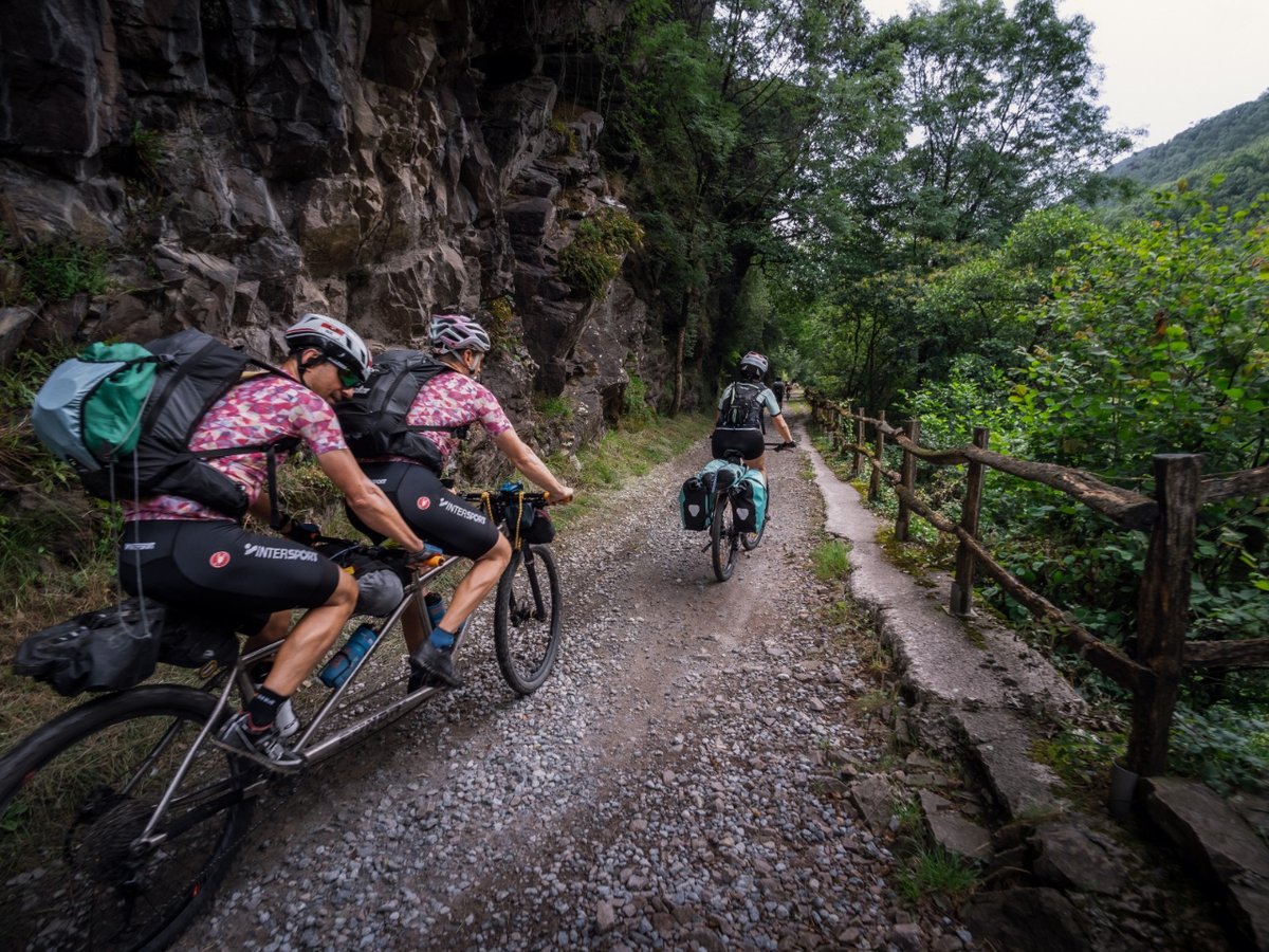 Empezamos con otra ganadora del Concurso de Fotografía 2024 con @Ciclosfera. José Pérez Hinojosa es el ganador de la categoría 'Ciclismo en la naturaleza' por su imagen titulada 'Ciclismo inclusivo'. Ese tándem con un copiloto invidente es puro #30DíasEnBici. #ciclismoInclusivo