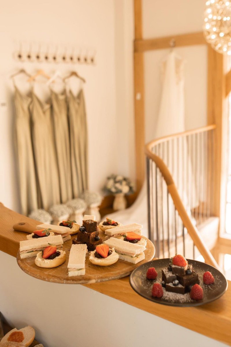 Brides…we will take care of every detail when it comes to your the preparation before your ceremony 🥂🧁🍓🍇