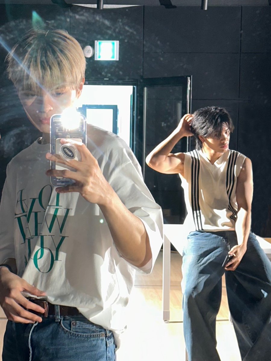 official_newID's tweet photo. [#THAD]
from being in the same trainee group since pre-survival show to actually training to debut in the same group is just too 🤯. Happiest Birthday my co-leadernim 🐳

#New_ID #뉴이드 #THAD #타드 https://t.co/V5UiMMjS2l