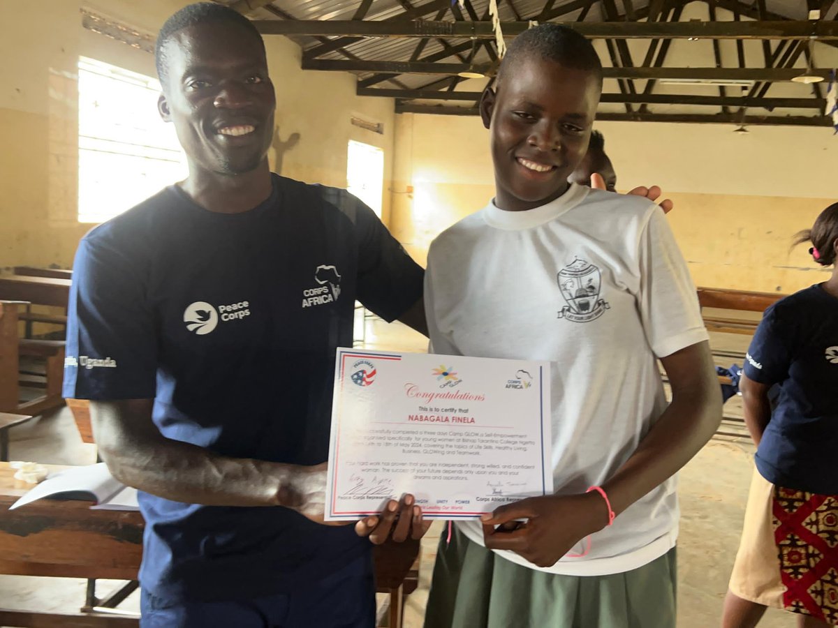 Brian giving out certificates of completion of a 3-days course in lifeskills traning among girls at Bishop Tarantino college at the camp GLOW  in Lira district in partnership with PeaceCorps Uganda. @CorpsAfrica @PeaceCorps @PeaceCorps