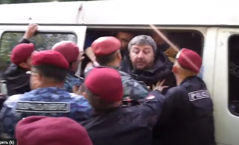 У Вірменії з розпочалися протести проти уряду Пашиняна - фото 2