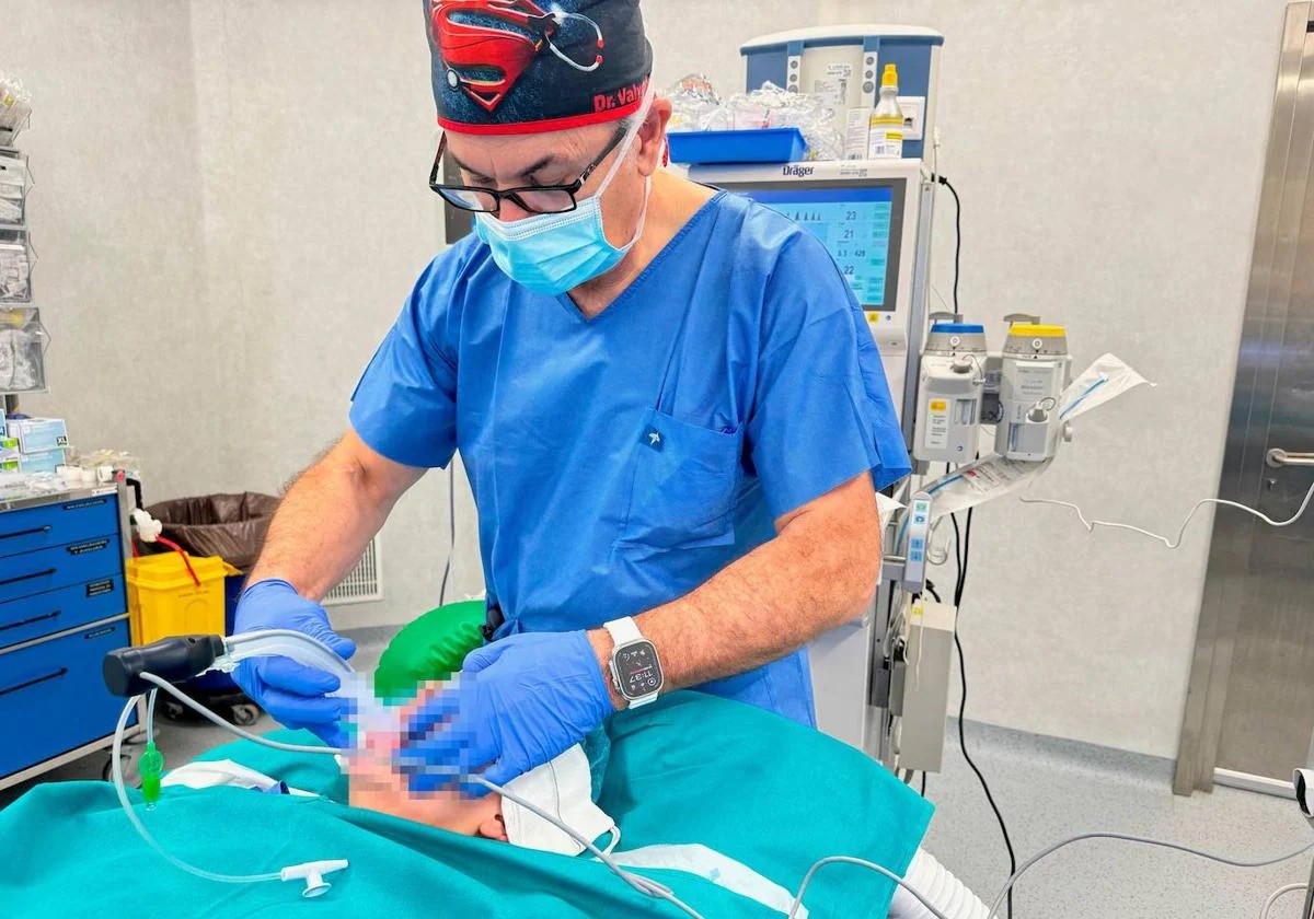 Se trata de las primeras mascarillas laríngeas con visión integrada desarrolladas en España, y ofrecen cincos accesos que permiten la ventilación del #paciente, aportando #valor y #seguridad
#VisionMask #hospitales #healthcare #pmh #anestesia #ventilación

diariosur.es/sociedad/salud…