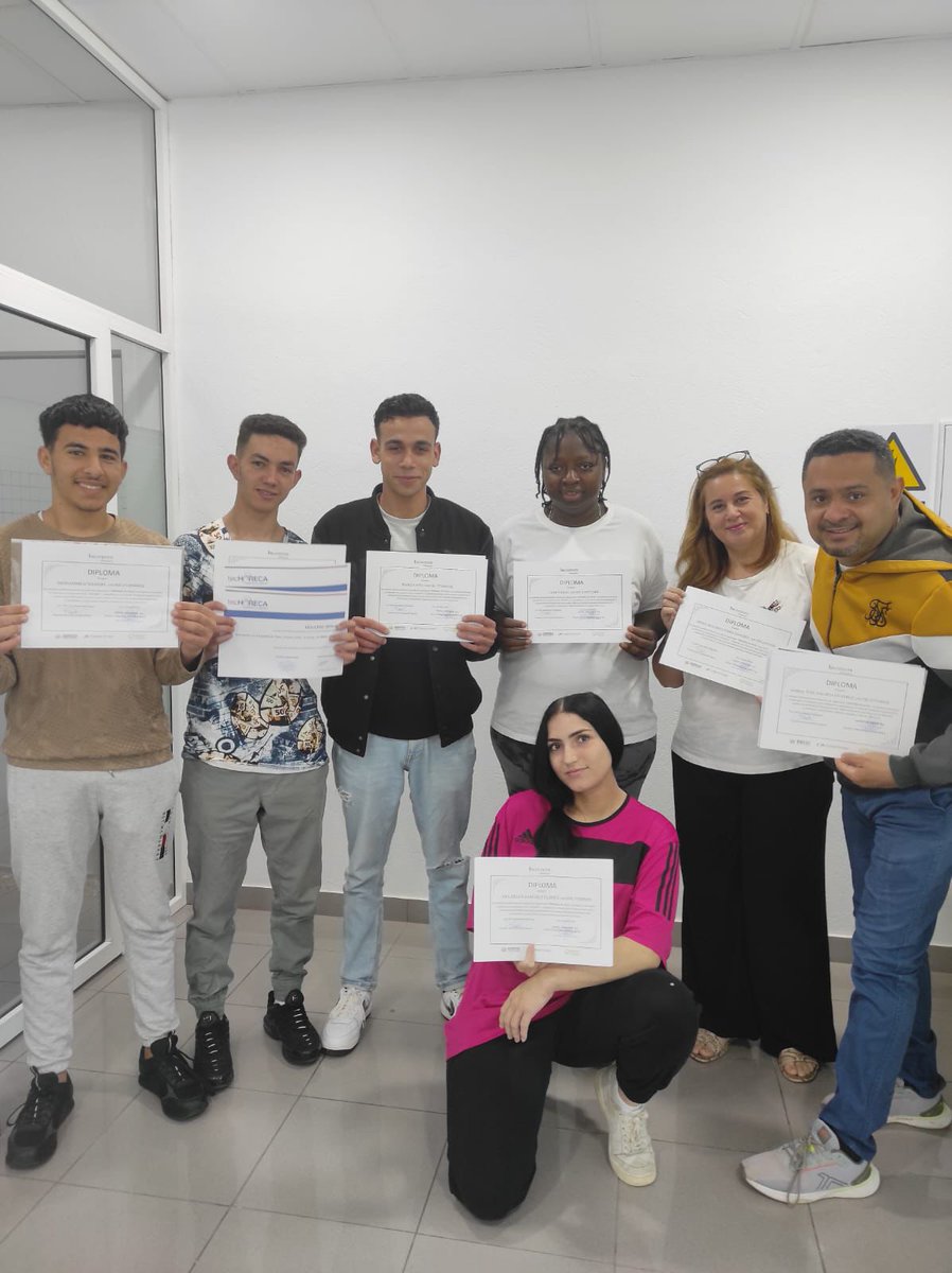 👏Entregamos los títulos al alumnado de la acción formativa de Personal de Hotel del Punto de formacion #incorpora. 
💪❗Enhorabuena a todos/as por el esfuerzo❗ 
Ya se han producido las primeras inserciones😉
#incorporafundlacaixa #inserciónlaboral  <a href="/FundlaCaixa/">Fundación ”la Caixa”</a>