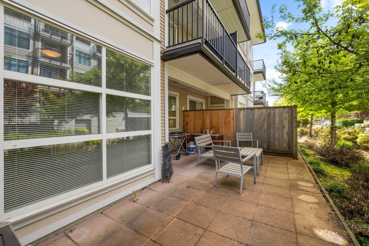 Newly listed elevated GROUND FLOOR 1 bed condo in Coquitlam West! Check out it's huge PATIO space, the perfect hangout spot for morning coffees or summer BBQs😎Click the link for details: bridgewellgroup.ca/209-827-roderi… #Burnaby #PortMoody #Vancouver #VanRE