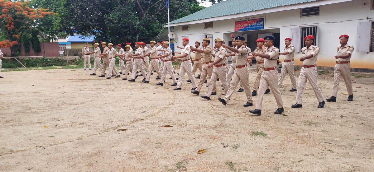 Monday weekly inspection parade conducted at Police Reserve, Hatsingimari, South Salmara Mankachar @CMOfficeAssam @assampolice @DGPAssamPolice @gpsinghips @HardiSpeaks
