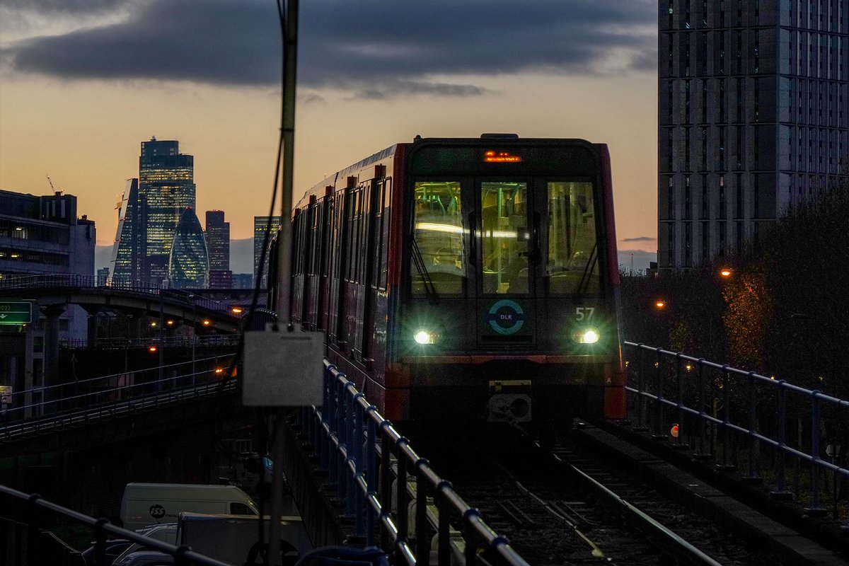 A Popular View

I absolutely adore the Docklands Light Railway. There are numureous gorgeous views of London to see along the route. Here's photography of the view looking towards the city skyline from Poplar DLR station as the sun sets.

#wexmondays #fsprintmonday