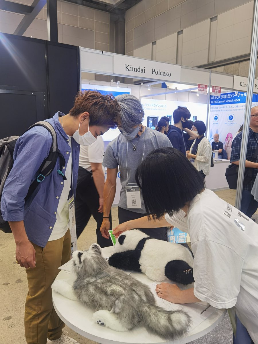 CobotMy's tweet image. 🎉What an incredible journey at #AlExpo!

A huge thanks to all our friends who visited our booth. 🤖We're thrilled you came to experience #ElephantRobotics' innovative robotic products.

🙌See you all next year!

#NexTechExpo #AI #Robotics #Technology #Innovation #maker #robotarm