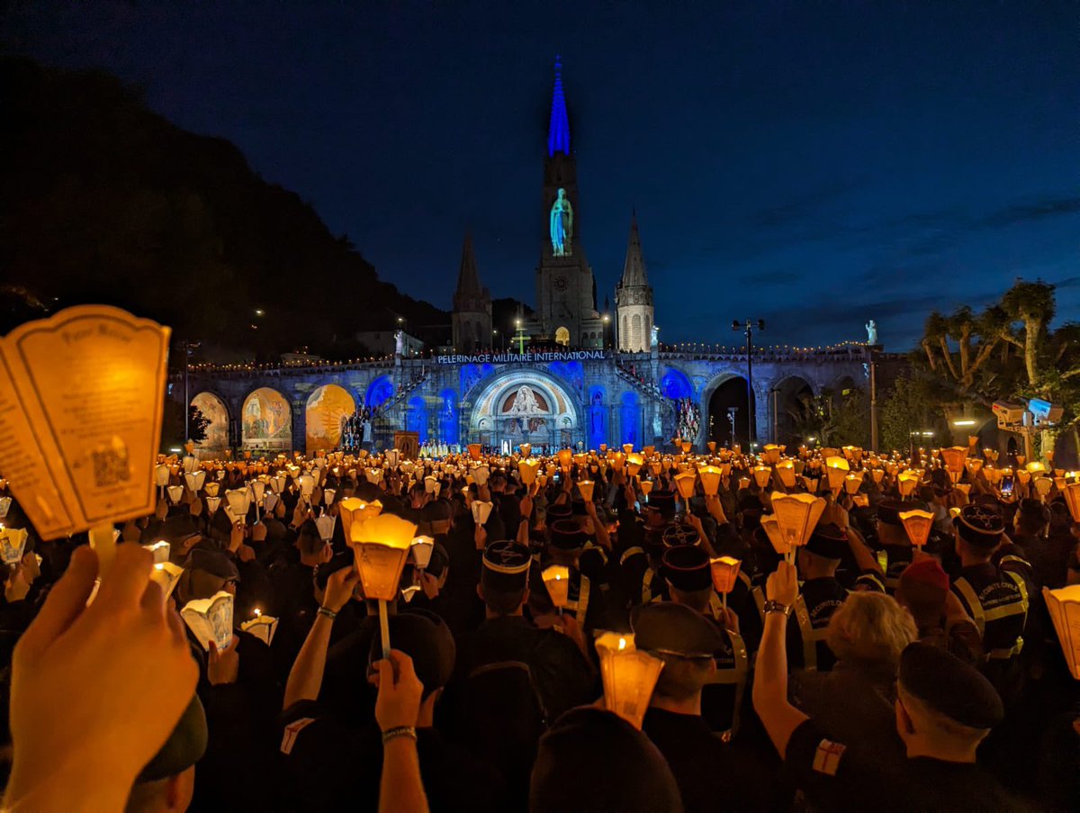 Fantastic to join sailors and marines from @DartmouthBRNC, @HMS_Raleigh, @CommandoTRG and across the Royal Navy for the 64th Military Pilgrimage to Lourdes 🇫🇷⚜️ A great adventure✈️🚌 Everyone having a great time 😀 1️⃣4️⃣3️⃣3️⃣0️⃣ military personnel from 3️⃣4️⃣ countries❗️