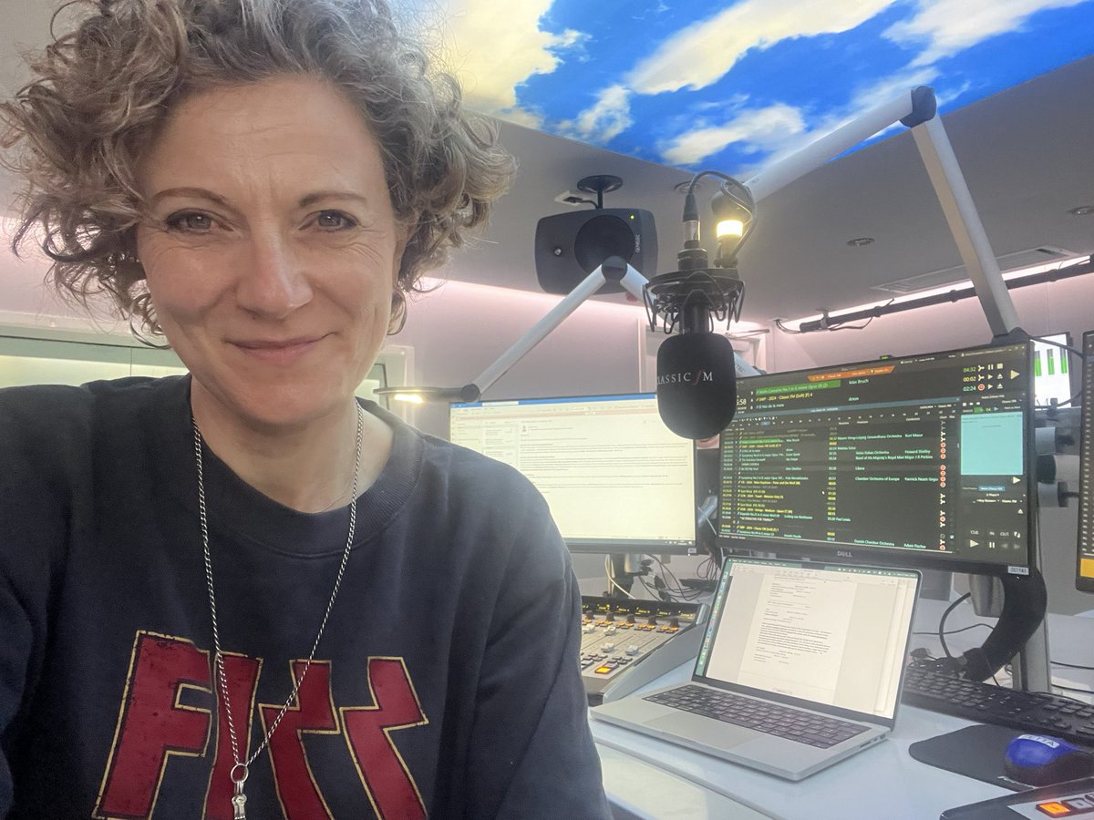 Lovely (if rather early) morning playing 3 hours of the best classical music. And quite enjoyed the juxtaposition with the Kiss (ish) sweatshirt (@fwp_by_rae 😍) Much of my bank holiday Monday will be spent sleeping…😴 @ClassicFM